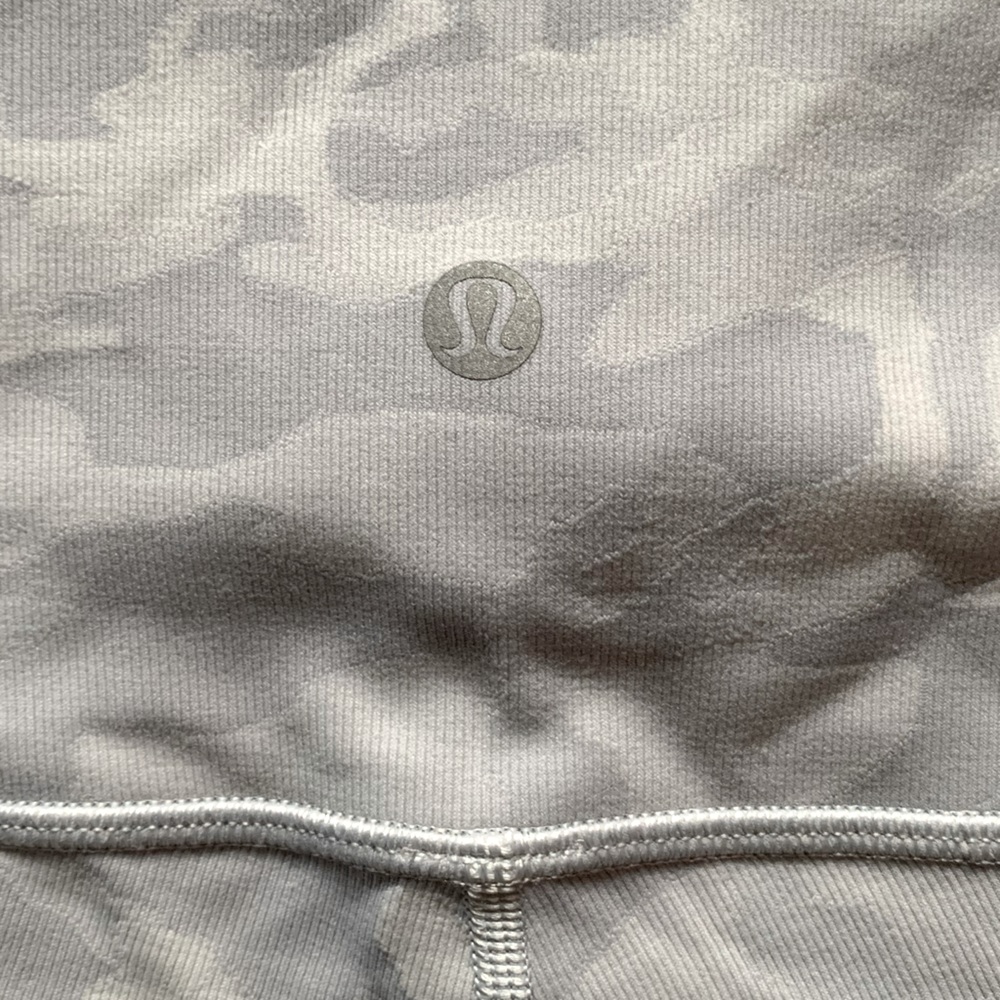 Lululemon Wunder Under Short 10" *Ribbed - Picture 4 of 5